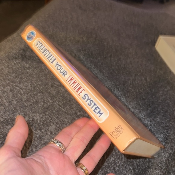 STRENGTHEN YOUR IMMUNE SYSTEM HARDCOVER BOOK READERS DIGEST - Picture 4 of 17